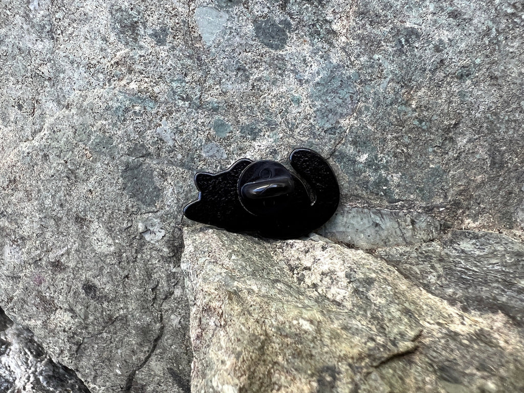 Black Cat D20 Dice DnD Enamel Pin